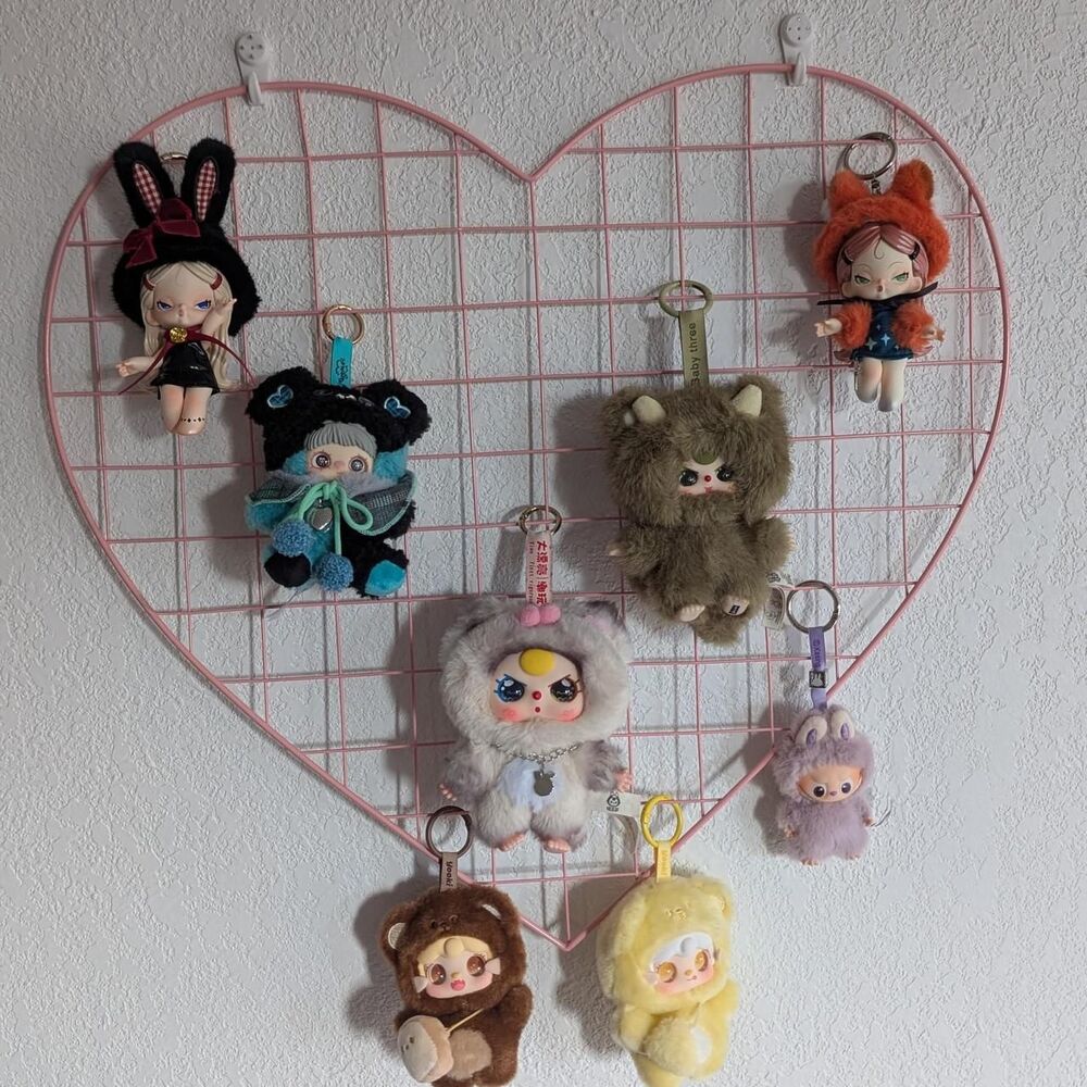 ECLENYES Pink 22x20" Heart Shape Iron Wire Display Rack